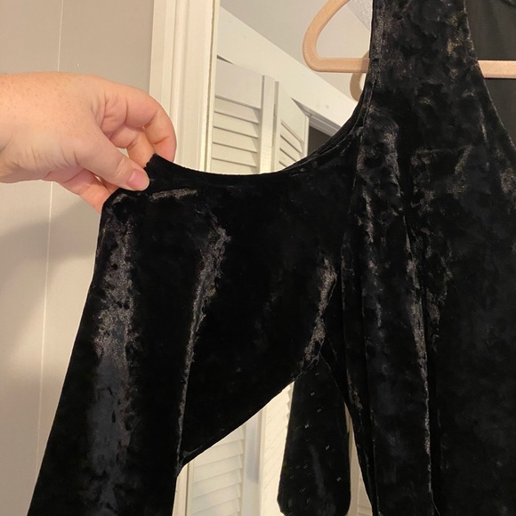 Plus size crushed velvet cold shoulder dress - Picture 3 of 5